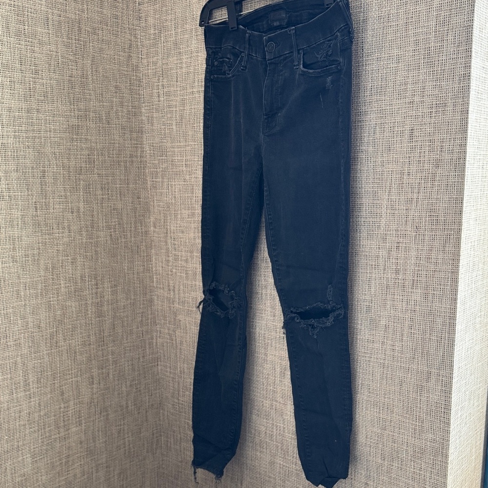 MOTHER Women's Black Distressed Skinny Jeans